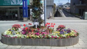 ステージ広場のシンボル花壇