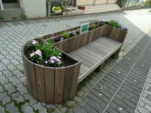 ベンチ花壇
